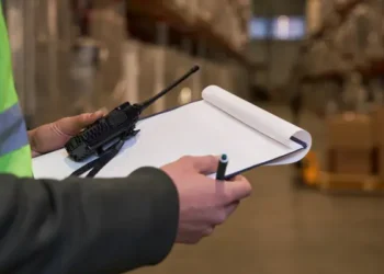 Audyt regałów magazynowych – klucz do efektywności