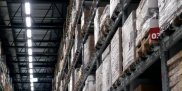 Regały magazynowe – wybór, cena i korzyści